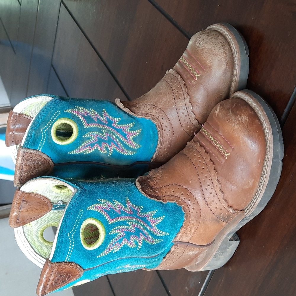 Sold!!   Ariat fatbaby boots
